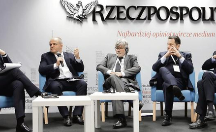 Rosja, ponosząc konsekwencje międzynarodowych sankcji za aneksję Krymu, stara się chronić wydatki ob