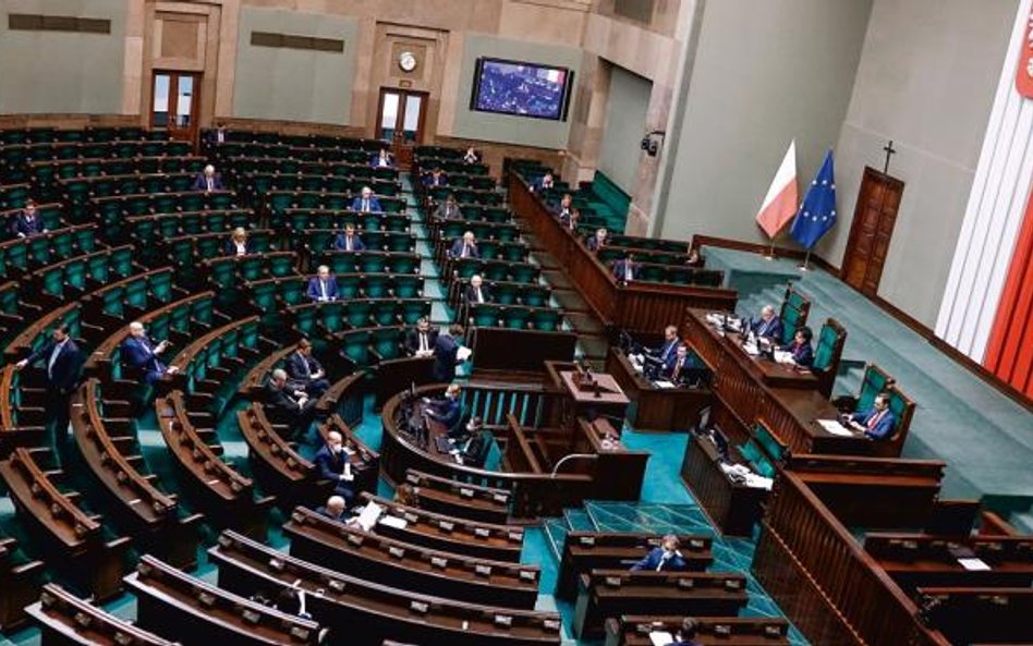 PiS zapisało w ustawie możliwość przełożenia wyborów o kilka dni