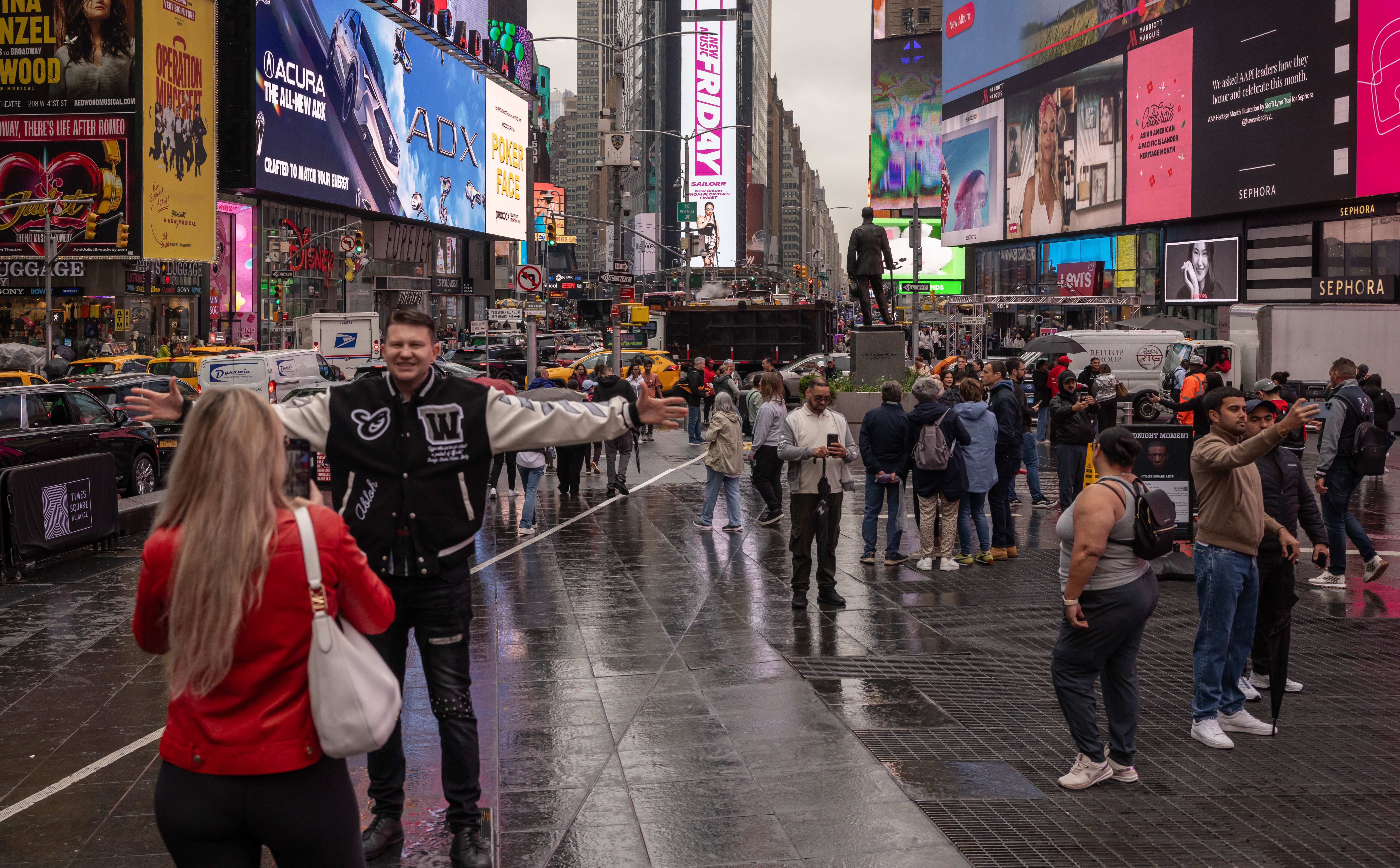 Wakacje w erze Donalda Trumpa: linie kasują loty do USA