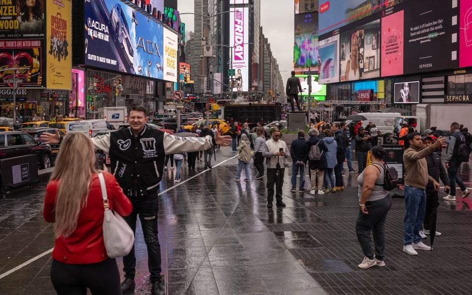 Turyści na Times Square w Nowym Jorku