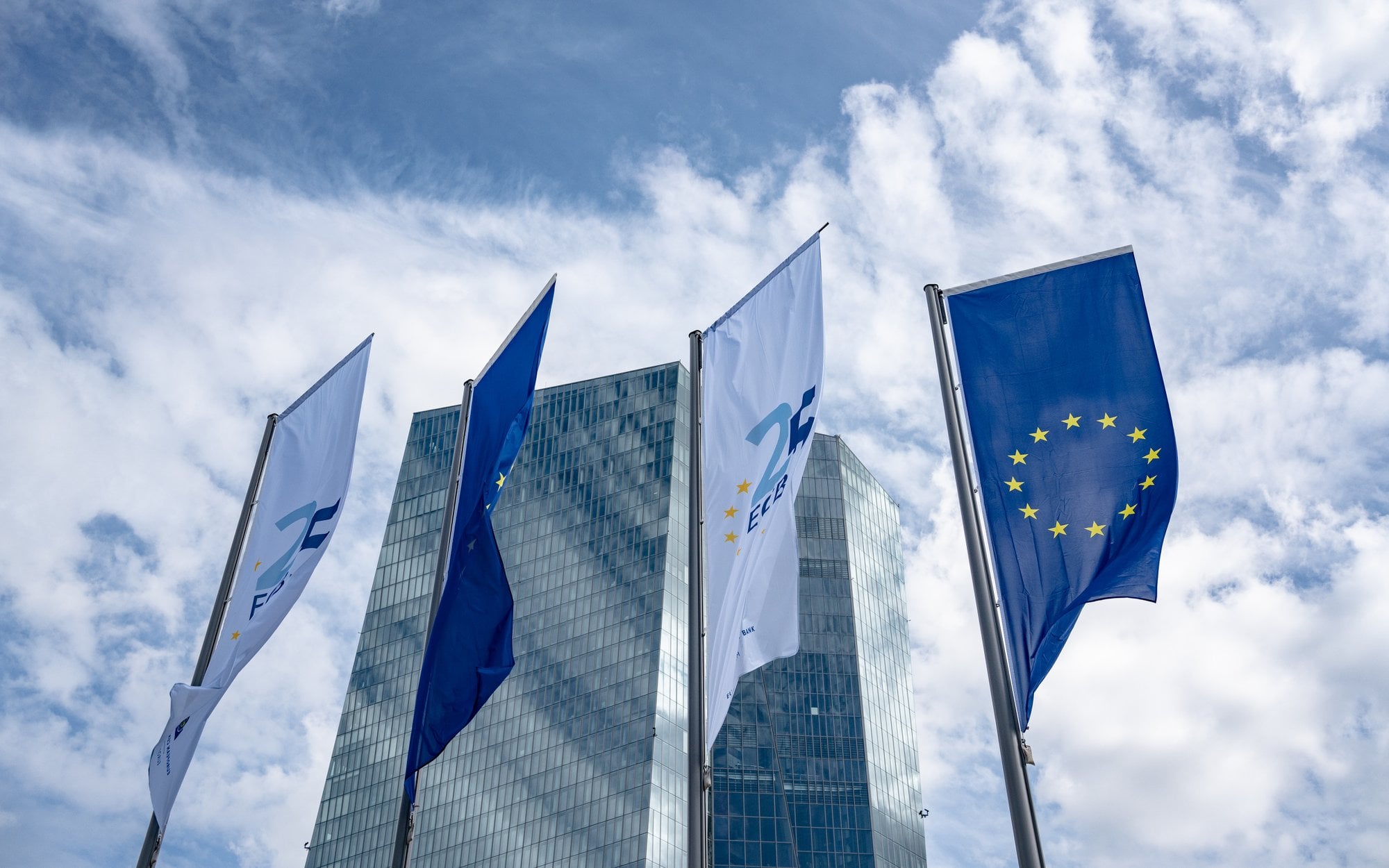 EBC utrzymał stopy procentowe i widzi ryzyko wyższej inflacji