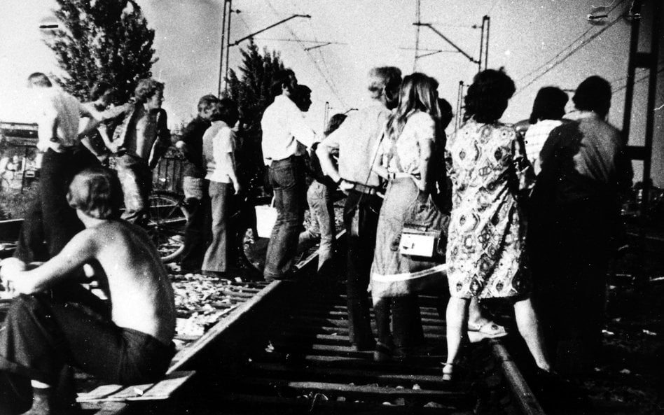 Protestujący w dniu 25 czerwca 1976 r. mieszkańcy Ursusa