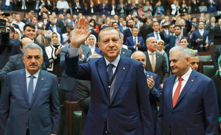 Turecki prezydent Recep Tayyip Erdogan wraz z ekipą stara się ożywić gospodarkę za pomocą ekspansji 
