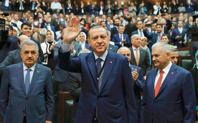 Turecki prezydent Recep Tayyip Erdogan wraz z ekipą stara się ożywić gospodarkę za pomocą ekspansji 