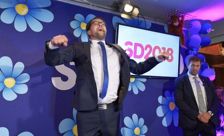 Cieszący się z wyniku swojej partii Jimmie Akesson ze Szwedzkich Demokratów