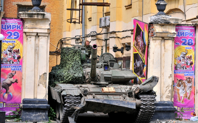 Żołnierze Grupy Wagnera blokują ulicę w centrum Rostowa nad Donem, 24 czerwca 2023 r.