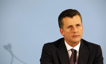 Szef SNB zrezygnował