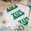 Premia roczna ze składkami na ZUS czy bez?