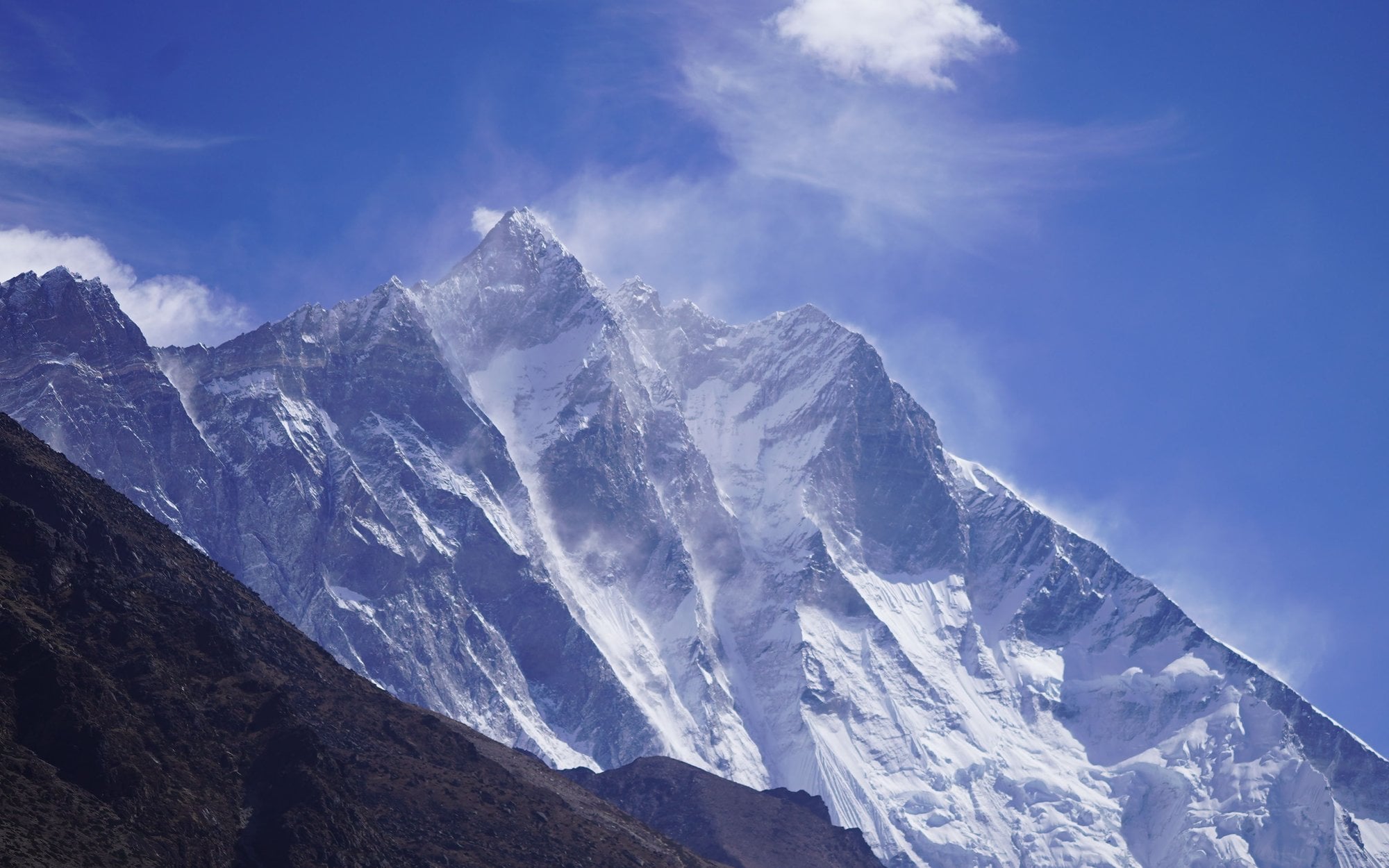 Kolejny sukces Polaków w Himalajach. Bartek Ziemski zjechał z Lhotse na nartach