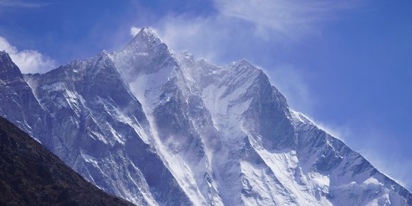 Kolejny sukces Polaków w Himalajach. Bartek Ziemski zjechał z Lhotse na nartach