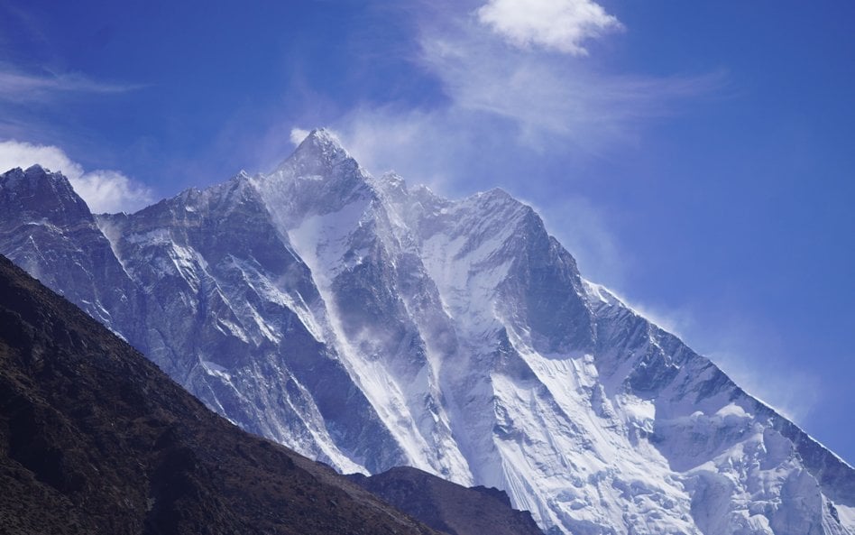 Lhotse to ośmiotysięcznik o wysokości 8516 m n.p.m., czwarty co do wysokości szczyt Ziemi.