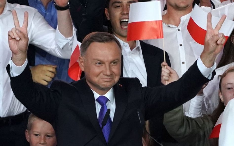 Andrzej Duda ogłosił się zwycięzcą wyborów, mimo że wyniki sondażu nie są jednoznaczne