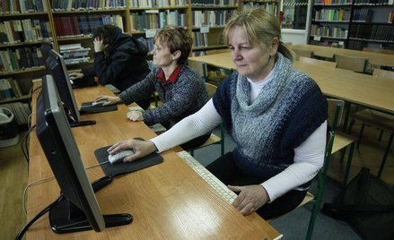 Polacy niechętnie zapisują się do OFE przez Internet