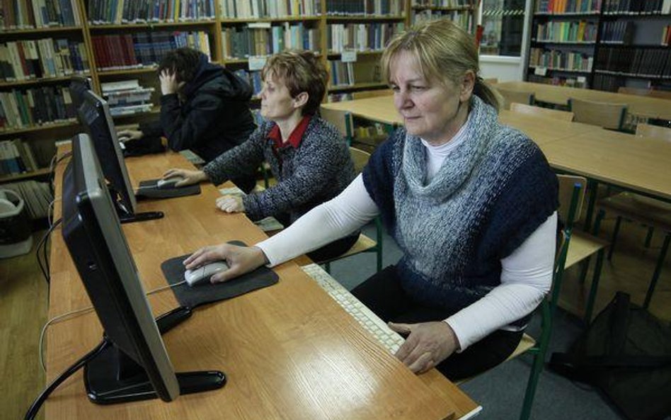 Polacy niechętnie zapisują się do OFE przez Internet