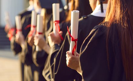 Studia są „bardzo ważne” tylko dla 35 proc. Amerykanów