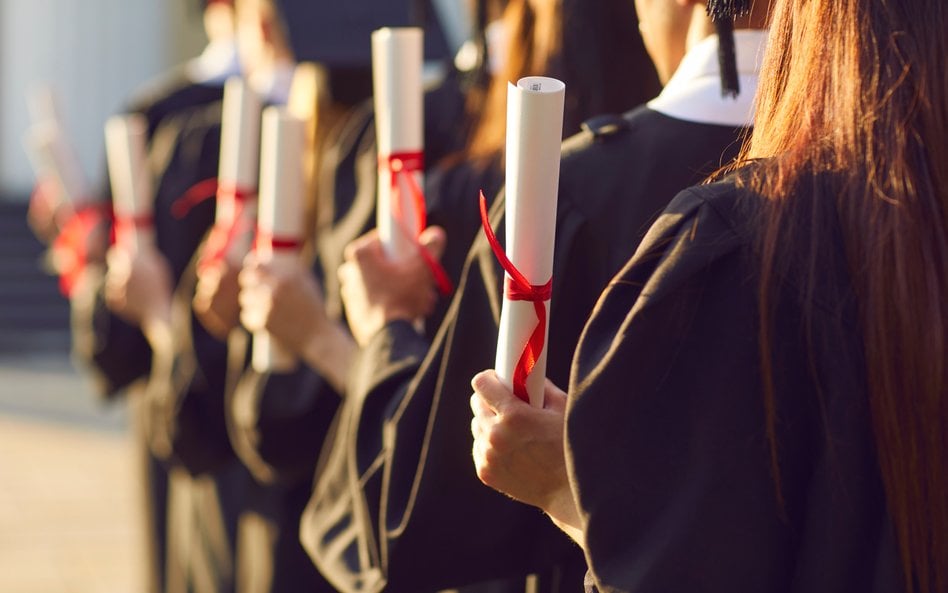 Studia są „bardzo ważne” tylko dla 35 proc. Amerykanów