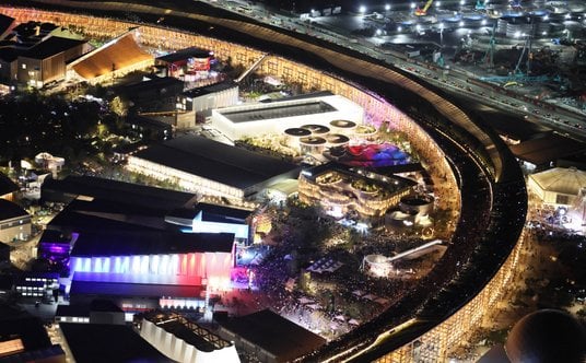 Widok fragmentu kręgu z lotu ptaka podczas ostatniego dnia Expo 2025 w Osace.