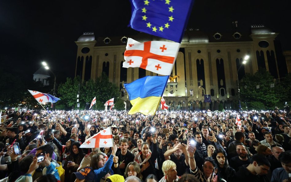 Od wielu dni w Gruzji trwają protesty przeciwko ustawie o agentach. Na zdjęciu Tbilisi 15 maja