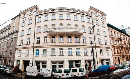 Najwyższe ceny osiągają w pełni odrestaurowane kamienice z długoterminowymi umowami najmu położone w