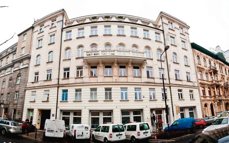 Najwyższe ceny osiągają w pełni odrestaurowane kamienice z długoterminowymi umowami najmu położone w