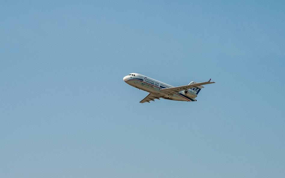 Tu-334 jego bezpośrednimi, zachodnimi odpowiednikami rynkowymi były samoloty z rodziny Boeing 737 (w