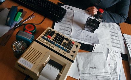 Kto płaci VAT przy transakcjach trójstronnych