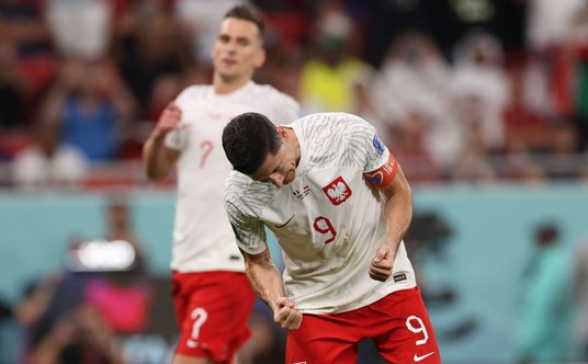 Lewandowski mógł cieszyć się dopiero w doliczonym czasie gry, gdy - za drugim razem - pokonał Lorisa