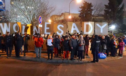 AP: W Polsce będzie można zwalniać sędziów za krytykę polityków