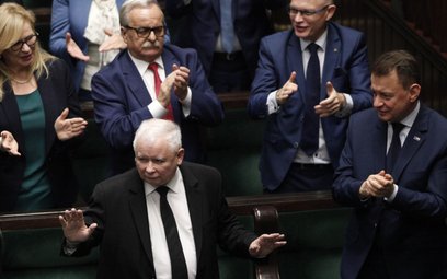 Sondaż CBOS: Poparcie dla PiS większe niż dla KO, Polski 2050, Lewicy i