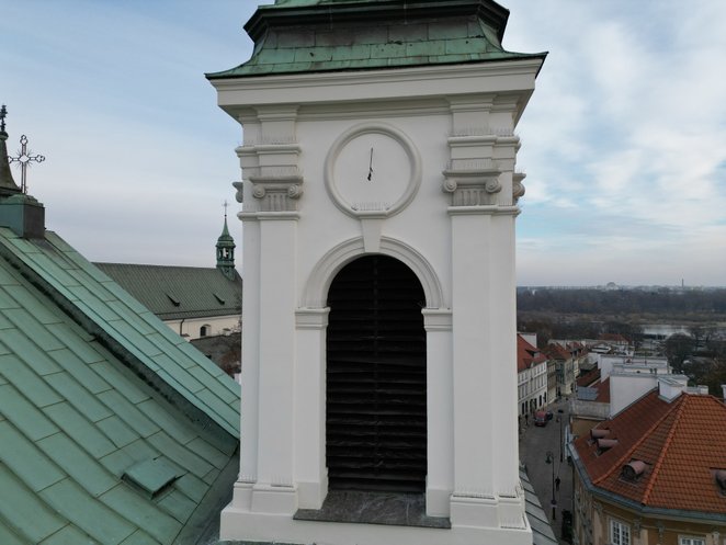 Wykonano remont elewacji wieży wschodniej, obejmujący jej ścianę wschodnią oraz południową.