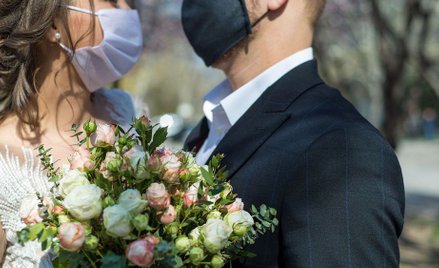 „Cennik covidowy” na weselach. 400 zł za dodatkowego kelnera