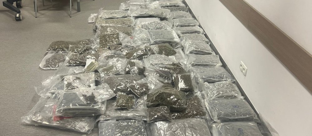 Policja ujawniła narkotykowy magazyn w Warszawie. Zabezpieczono 131 kg środków