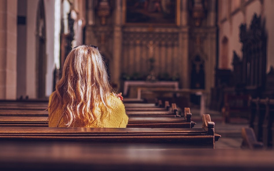 Naukowcy zbadali wpływ sekularyzacji na liczbę urodzeń