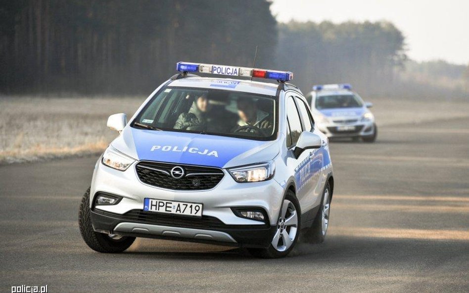 Mąż najechał na żonę. Nie zauważył jej