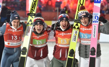 Brązowa czwórka z Polski. Od lewej: Piotr Żyła, Andrzej Stękała, Kamil Stoch i Dawid Kubacki
