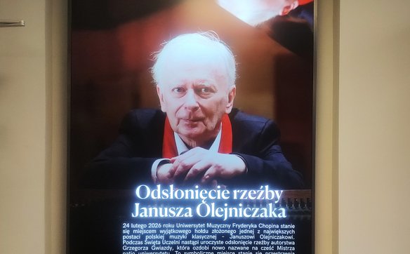 Jeden z light boxów zapraszających na uroczystość 24 lutego na Uniwersytecie Muzycznym Fryderyka Cho
