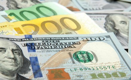Para walutowa EUR/USD schodzi na coraz niższe poziomy