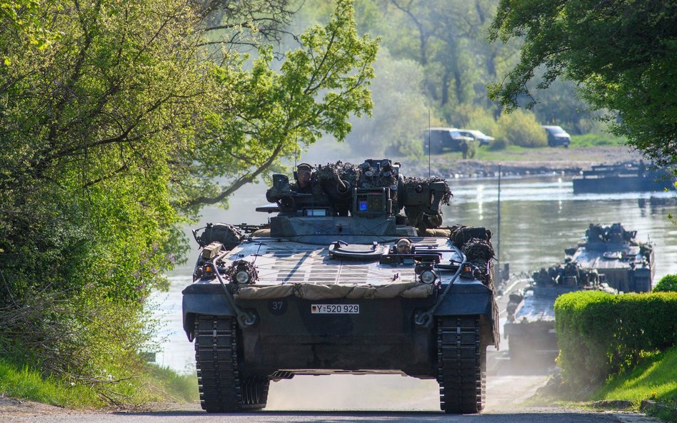 Marder (na zdjęciu) to niemiecki gąsienicowy bojowy wóz piechoty opracowany i produkowany przez konc