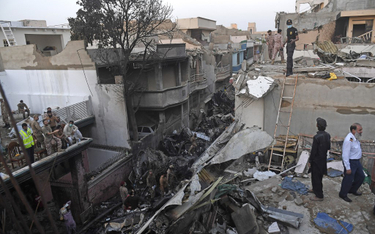 Dwie osoby przeżyły katastrofę samolotu w Pakistanie