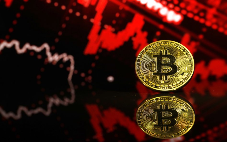 Bitcoin nurkuje poniżej 90 tys. dol. Ekstremalny strach ogarnął rynek