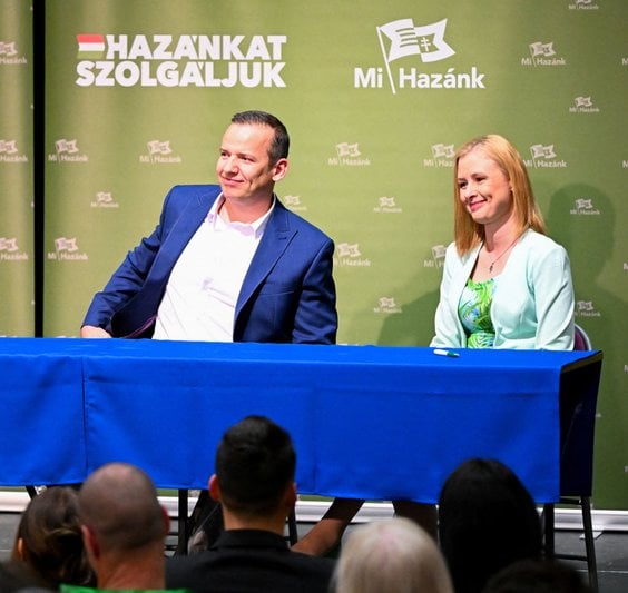 Liderzy Mi Hazánk, László Toroczkai i Dóra Dúró, podczas spotkania z wyborcami