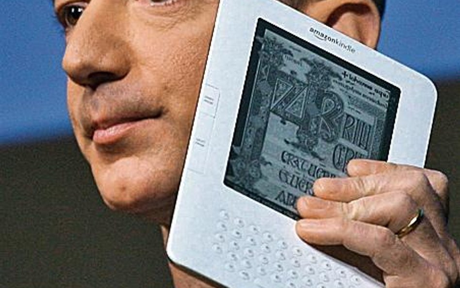 Jeff Bezos z Amazona prezentuje nowy gadżet – Kindle 2.