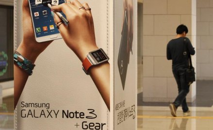 Samsung sprzedaje smartfona z wygiętym ekranem