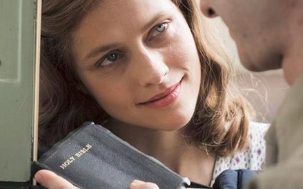 Teresa Palmer w roli Dorothy, ukochanej Desmonda.