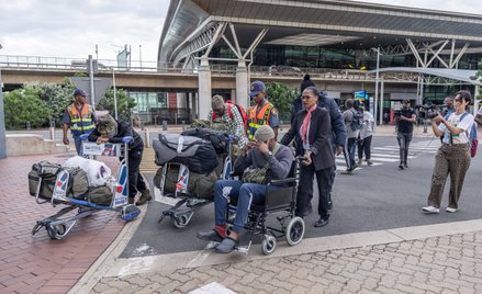 Grupa 11 mężczyzn z RPA, rzekomo zwabionych do walki u boku rosyjskich żołnierzy w wojnie z Ukrainą,