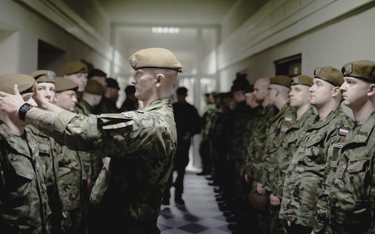 Resort obrony upraszcza rekrutację do armii