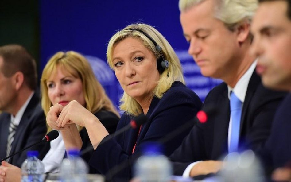 Dzięki europosłom KNP Le Pen będzie miała swoją frakcję w PE