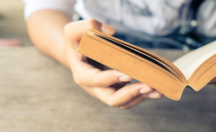 Wpływy ze sprzedaży książek w Polsce coraz niższe. Nie pomogą coraz popularniejsze e-booki