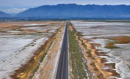 Wielkie Jezioro Słone w stanie Utah od dziesięcioleci stopniowo wysycha. Około cztery lata temu osią