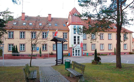 Dawny budynek dowództwa radzieckiego garnizonu to dziś siedziba władz samorządowych.